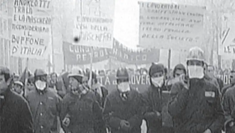 Immagine: Manifestazione operaia a Porto Marghera