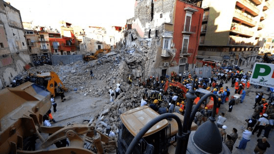 Immagine: Cinque donne muoiono a Barletta nel crollo di una maglieria