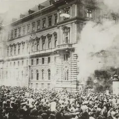 Immagine dell'evento: Vienna, incendio del palazzo di giustizia